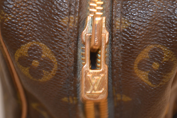 Authentic Louis Vuitton Monogram Danube MM Shoulder Crossbody Messenger Bag Handbag (SALE - 80% OFF)