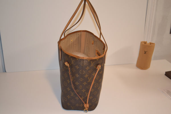 Authentic Louis Vuitton Monogram Neverfull MM Shoulder Tote Bag - Includes LV Dust Bag (SALE - 60% OFF)