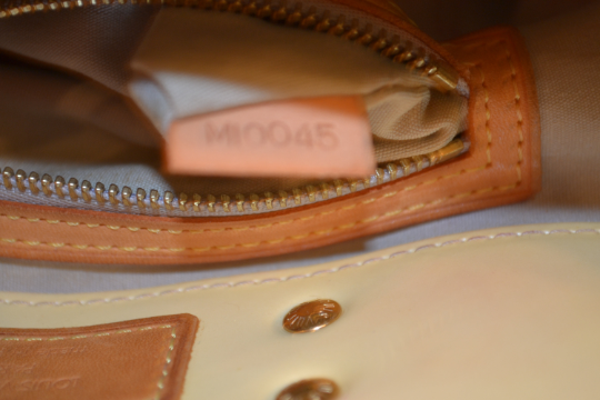 Authentic Louis Vuitton Reade Cream PM Tote Handbag "Good Used Condition" (SALE - 75% OFF  *RETAIL - $900.00)